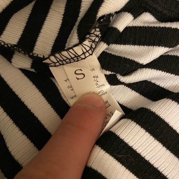 Black and White striped off the shoulders crop top - Picture 3 of 3